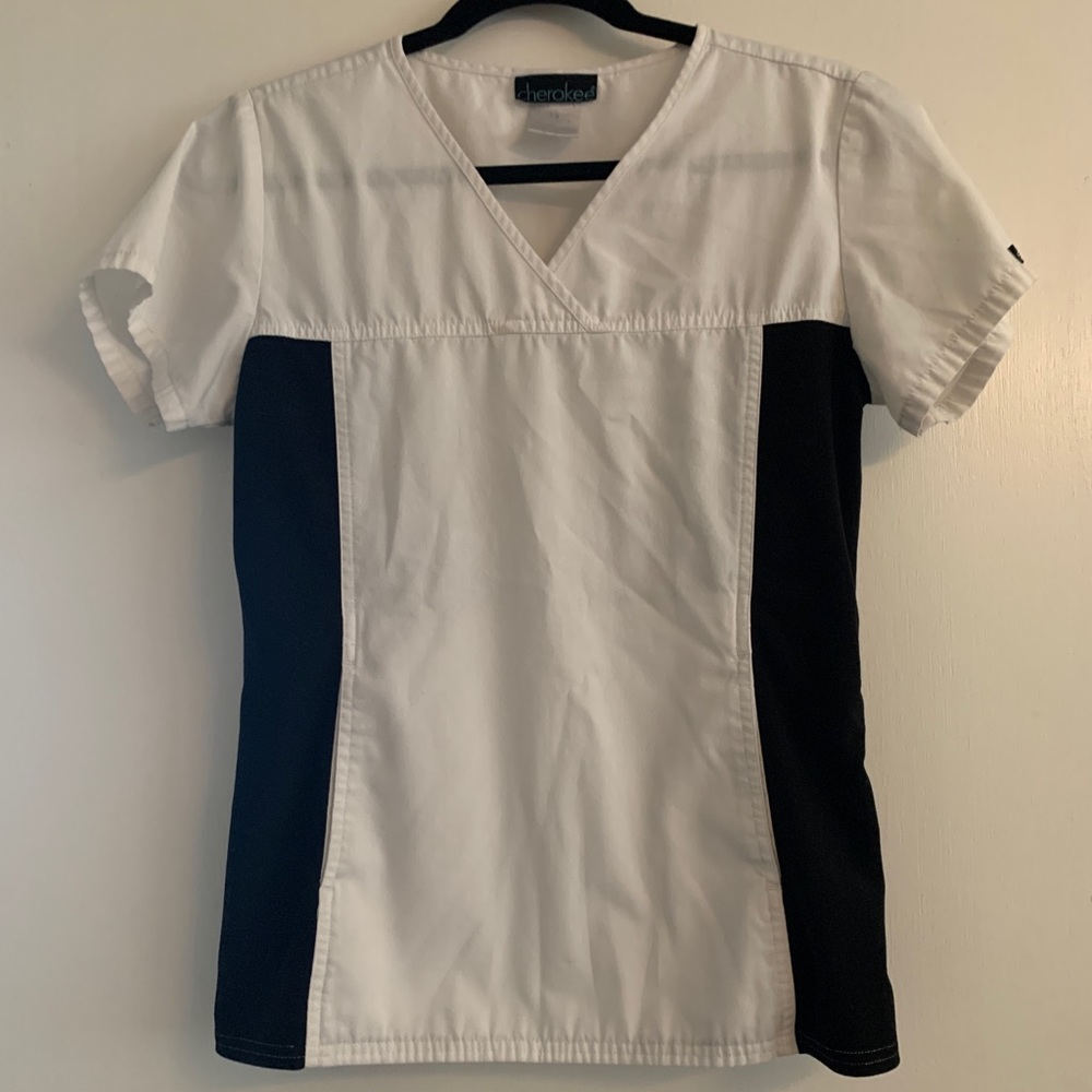 Cherokee XS scrub top